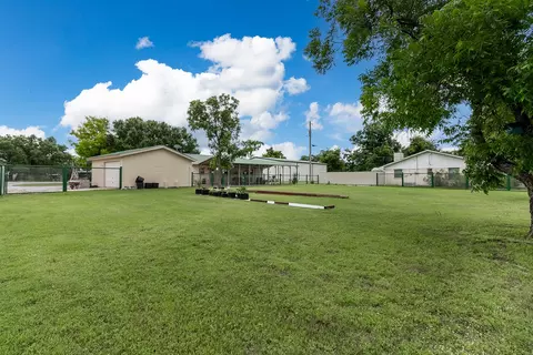 Exterior - 307 E Loop Dr, Brady, TX 76825 photo 8 of 11