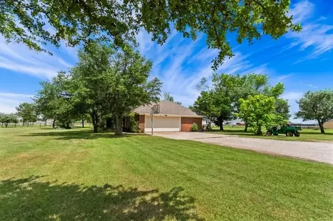 8085 Jackson Rd, Krum, TX 76249