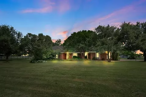 8085 Jackson Rd, Krum, TX 76249