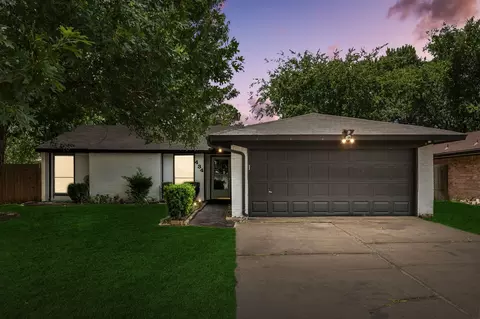 434 Stonehenge Dr, Arlington, TX 76014