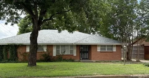 4520 Starlight Dr, Haltom City, TX 76117