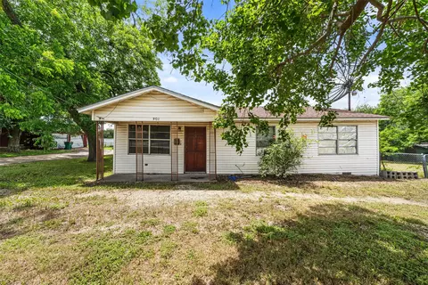 301 N Commerce St, Mart, TX 76664