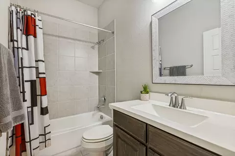 Bath - 2424 Preakness Pl, Celina, TX 75009 photo 2 of 3