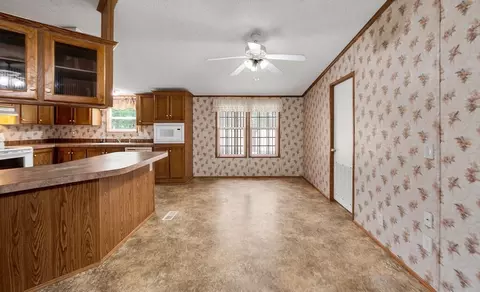 652 Middle Windsor Rd, Mcgregor, TX 76657 photo 8