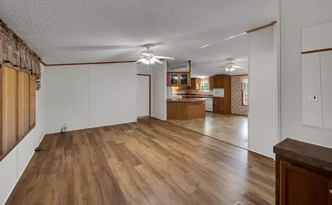 652 Middle Windsor Rd, Mcgregor, TX 76657 photo 4