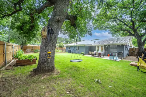 605 28th Ave, Mineral Wells, TX 76067