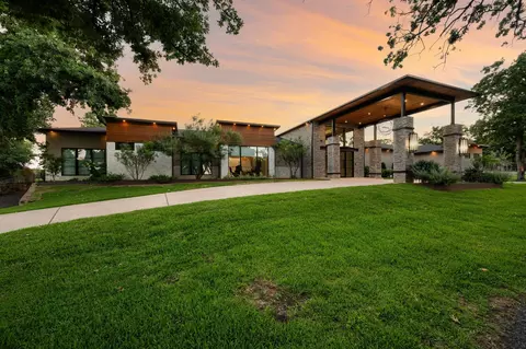 916 Dove Creek Ct, Bartonville, TX 76226