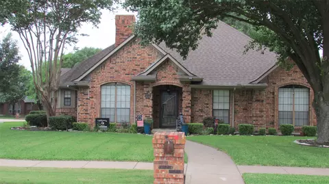 901 Lakeway Dr, Ennis, TX 75119