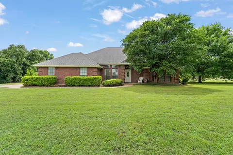 2500 Redstone Rd, Burleson, TX 76028