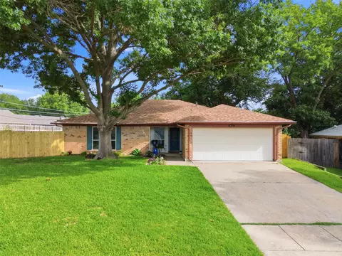 5617 Kindling Ct, Arlington, TX 76016
