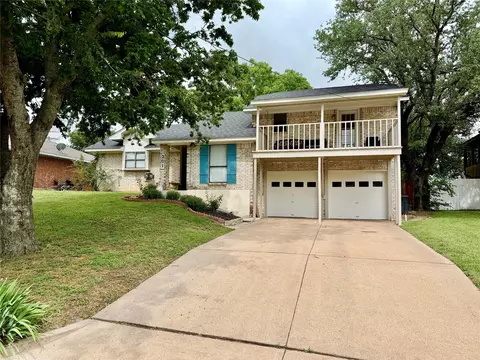 201 Oakridge Dr, Weatherford, TX 76086