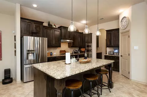 10 Ashlawn Ct, Edgecliff Village, TX 76134
