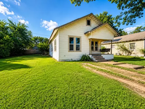 106 1st St, Kerens, TX 75144