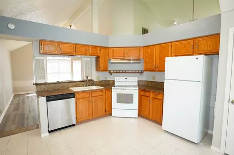 Kitchen - 8809 Pheasant Run Dr, Rowlett, TX 75089 photo 2 of 2