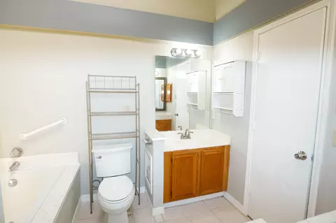 Bath - 8809 Pheasant Run Dr, Rowlett, TX 75089 photo 2 of 3