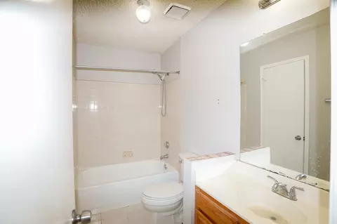 Bath - 8809 Pheasant Run Dr, Rowlett, TX 75089 photo 3 of 3