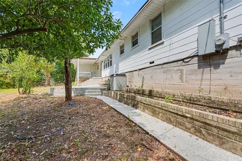 Exterior - 4600 Robinwood Dr, Waco, TX 76708 photo 7 of 8