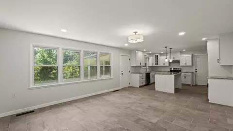 Living - 4600 Robinwood Dr, Waco, TX 76708 photo 3 of 4