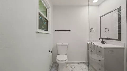 Bath - 4600 Robinwood Dr, Waco, TX 76708 photo 4 of 5