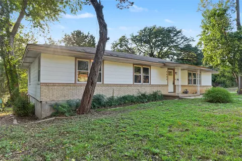 Exterior - 4600 Robinwood Dr, Waco, TX 76708 photo 3 of 8