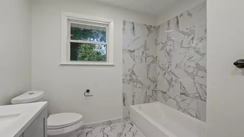 Bath - 4600 Robinwood Dr, Waco, TX 76708 photo 2 of 5