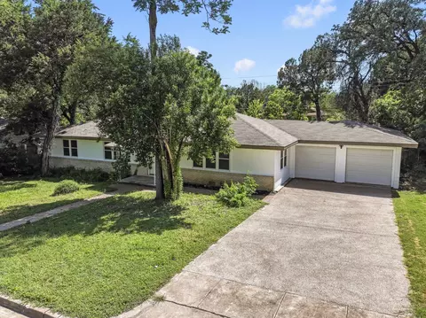 4600 Robinwood Dr, Waco, TX 76708