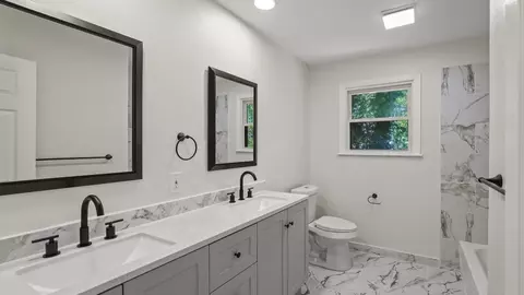 Bath - 4600 Robinwood Dr, Waco, TX 76708 photo 1 of 5