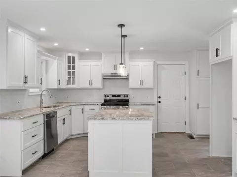 Kitchen - 4600 Robinwood Dr, Waco, TX 76708 photo 1 of 2
