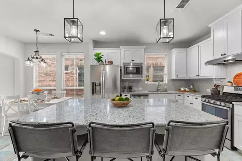 921 Montgomery Way, Lantana, TX 76226