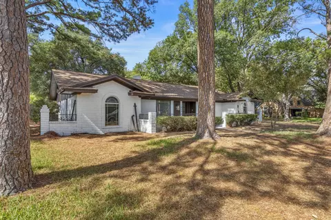 1800 Bois D Arc Dr, Arlington, TX 76013