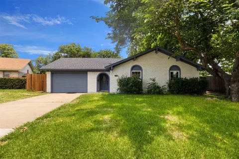 1065 Sunset Cir, Garland, TX 75040