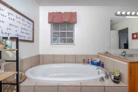 Bath - 1113 Devin Dr, Clyde, TX 79510 photo 2 of 5