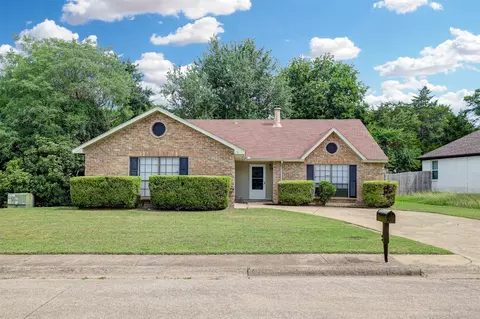 620 Nora Ln, Desoto, TX 75115