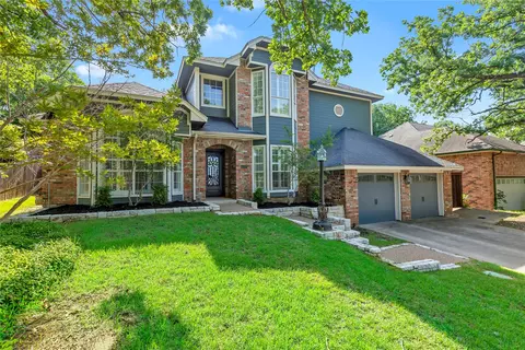 1012 Woodbriar Dr, Grapevine, TX 76051