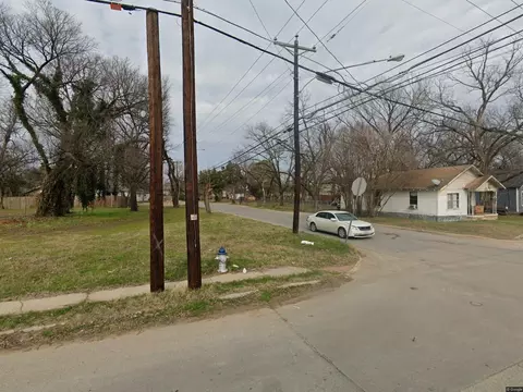 2641 Macon St, Dallas, TX 75215