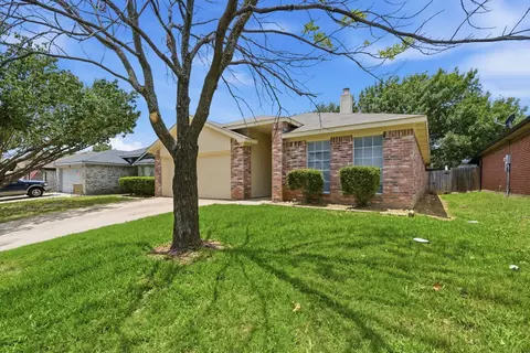 8117 Broken Arrow Rd, Fort Worth, TX 76137