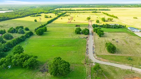 393 Private Road 33261, Sumner, TX 75486 photo 4