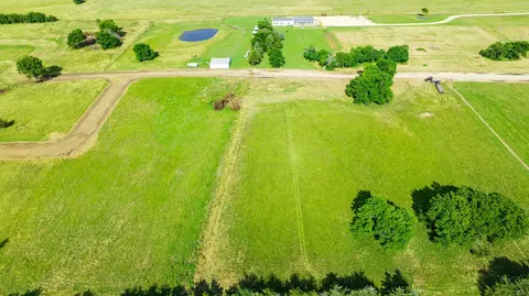 393 Private Road 33261, Sumner, TX 75486 photo 9