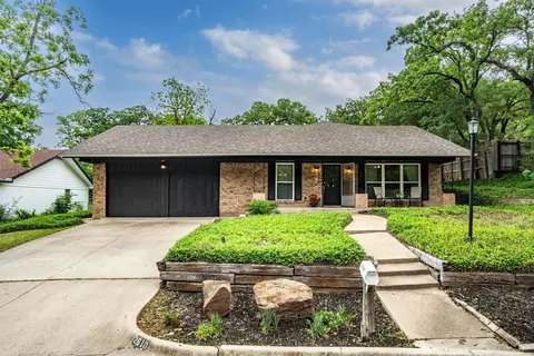 2610 Oak Cliff Ln, Arlington, TX 76012