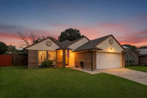 204 N Flaxseed Ln, Fort Worth, TX 76108