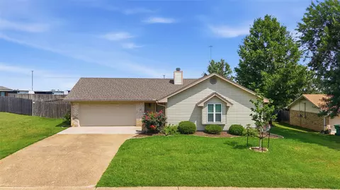 200 E San Benito Dr, Robinson, TX 76706