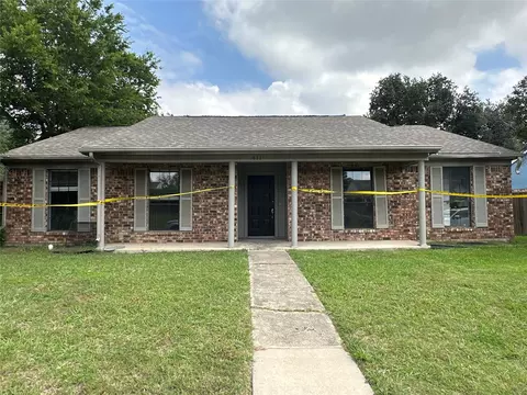411 Creekmeadow Ln, Lewisville, TX 75067
