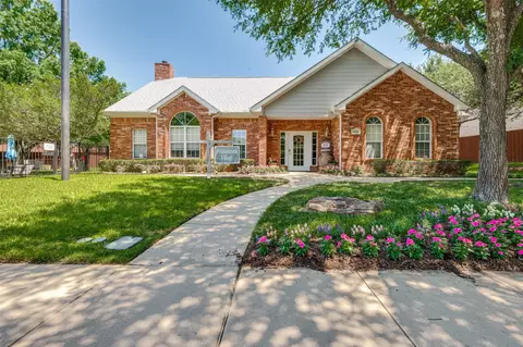 1004 Bridges Dr, Arlington, TX 76012