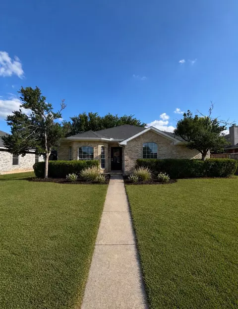 706 Crenshaw Dr, Cedar Hill, TX 75104