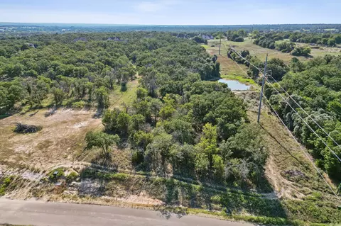 1049 Glenoaks Dr, Weatherford, TX 76088