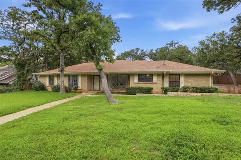 823 Ridgecrest Cir, Denton, TX 76205