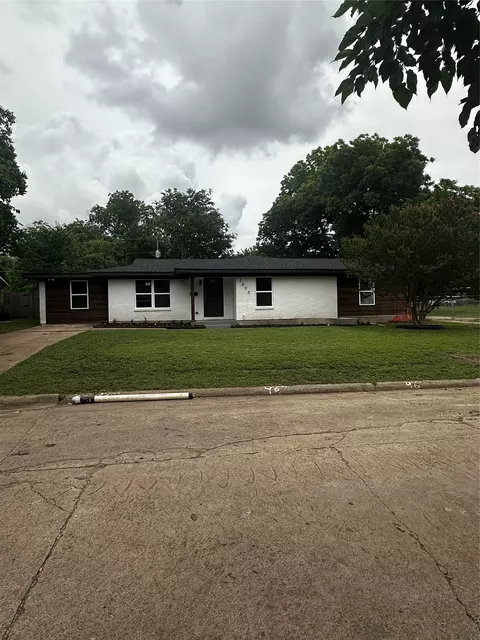2800 Cecil Dr, Richland Hills, TX 76118