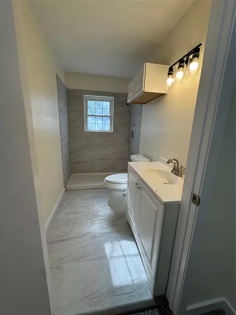 Bath - 214 E Acheson St, Denison, TX 75021 photo 2 of 2