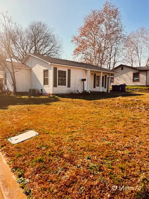 Exterior - 214 E Acheson St, Denison, TX 75021 photo 3 of 6