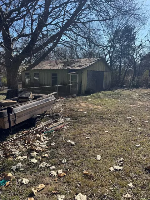 Exterior - 214 E Acheson St, Denison, TX 75021 photo 5 of 6